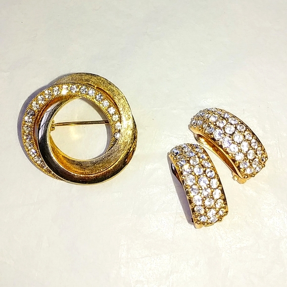 ROMAN PAVE RHINESTONE CLIP EARRINGS & VINTAGE CIRCLE BROOCH - Picture 7 of 7